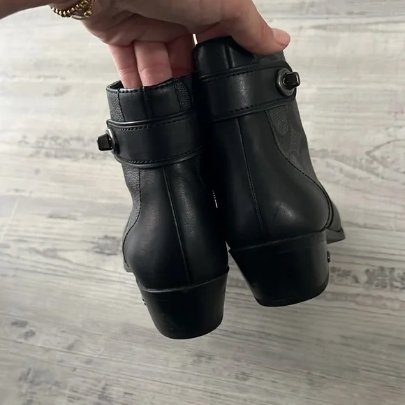 Coach Fall/Winter booties! 🍂❄️🍃 - Picture 4 of 10